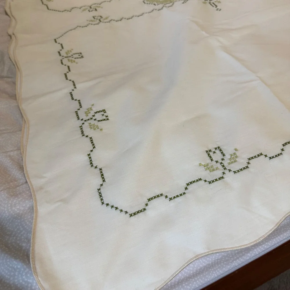 Vintage Green Cross Stitch Floral Embroidered Scalloped Cream Tablecloth 104x57
